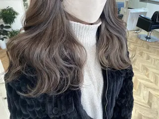 セミロング カラー ヘアアレンジ マツエク・マツパ reverie【レヴリー】所属・夜23時まで予約🉑 reverieあきらのヘアスタイル