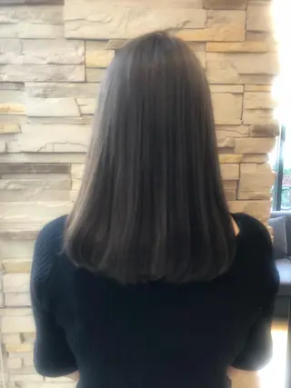 セミロング カラー 足立 小百合のヘアスタイル