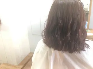 ミディアム カラー 新井 友菜のヘアスタイル