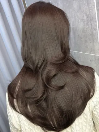 セミロング カラー 顔まわりの神様✨ 透明感カラー藤嶋秀幸のヘアスタイル