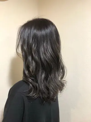 カラー 工藤 綾華のヘアスタイル