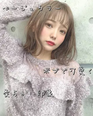 ミディアム カラー レイヤーカット 透明感カラーのヘアスタイル