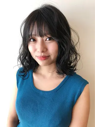 ミディアム カラー 安藤 佑衣のヘアスタイル