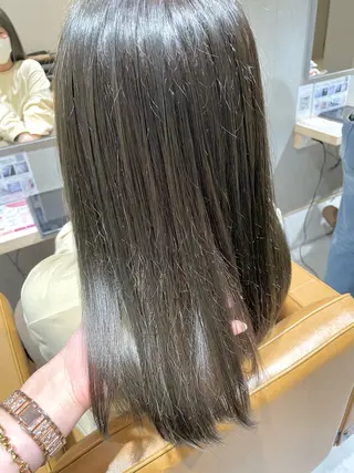 セミロング カラー 中山 凪沙のヘアスタイル