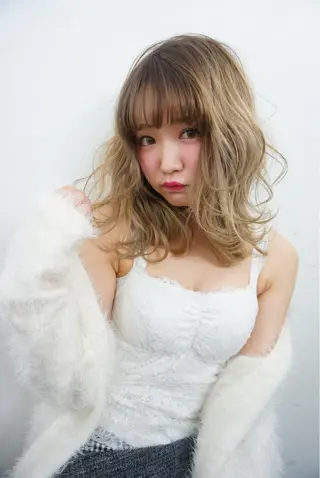 ミディアム カラー sharesalon セキケイタのヘアスタイル