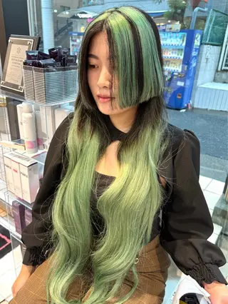 ロング カラー ヘアアレンジ のん🎀ハイトーン/ レイヤーカット🐳のヘアスタイル