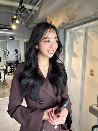 ロング カラー 心斎橋ヘアカラー ブリーチmarinaのヘアスタイル