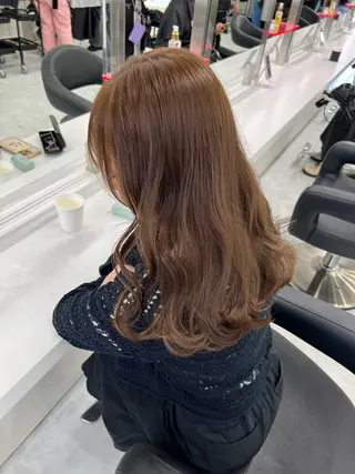 セミロング カラー オリーブカラー🫒 レイヤーカット✂︎のヘアスタイル