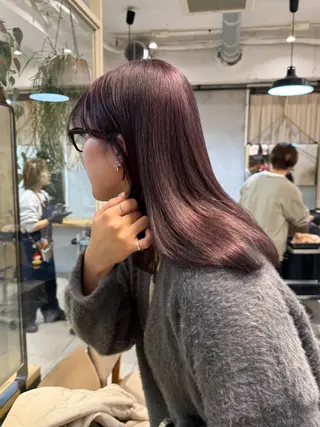 セミロング カラー ミルクティー× グレージュMOMOのヘアスタイル