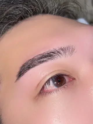 アイブロウ 小峰 利樹のマツエク・マツパデザイン