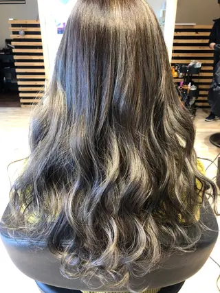 カラー 早川 真幸のヘアスタイル