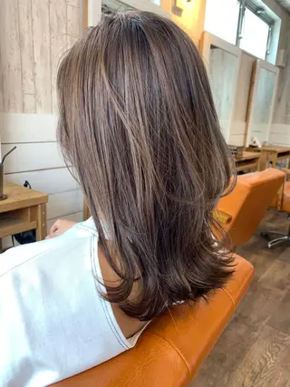 ミディアム カラー 🔆学生に人気🔆 AEQUITASのヘアスタイル