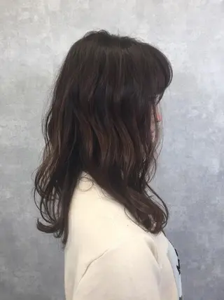 セミロング 色白に見える暗髪 梅田・増田のヘアスタイル