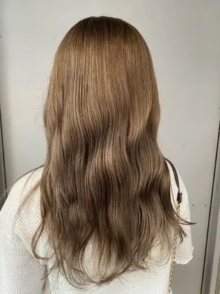 ロング ブリーチ /透明感カラー/のヘアスタイル