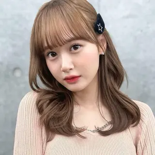 ミディアム カラー 盛れる顔周り /透明感/かりん🎀のヘアスタイル