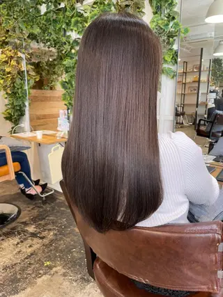 ロング カラー newi saLyu ネウィ　サリューのヘアスタイル