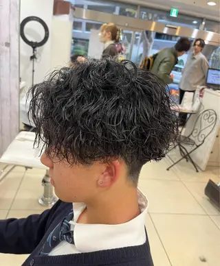 ミディアム パーマ メンズ 韓国風メンズ/毛流れ ヘアなら須田龍世のヘアスタイル