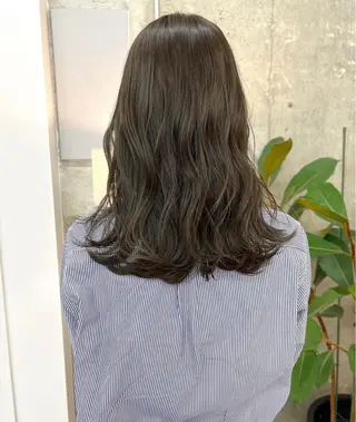 ミディアム ボブ/ハイトーン YUIのヘアスタイル