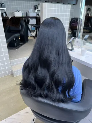 セミロング 寒色＆ブリーチ特化 寒色MiOのヘアスタイル