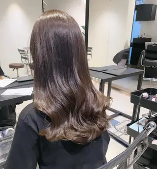 ロング カラー 透明感/オリーブ/ グレージュ/YUKAのヘアスタイル