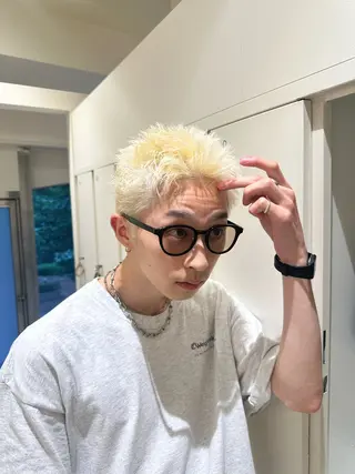 カラー メンズ タイトボブ個性派カラ ーAKANEのヘアスタイル