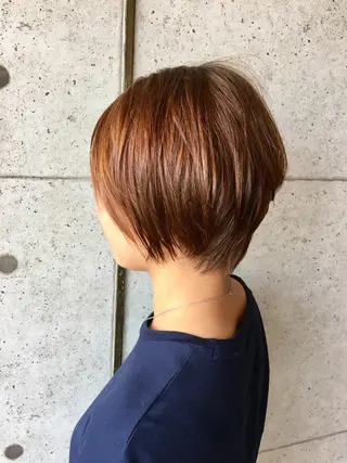 ショート 足立 磨咲のヘアスタイル