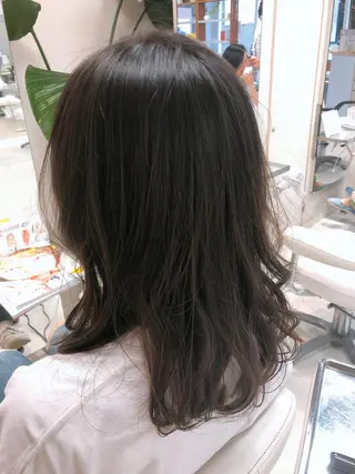 ミディアム 阿部 美咲のヘアスタイル