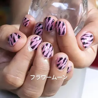 ネイル フラワー ムーンのネイルデザイン