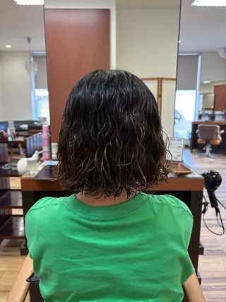 ショート パーマ ヘアーメイクデビュー所属・新里 涼花のヘアスタイル