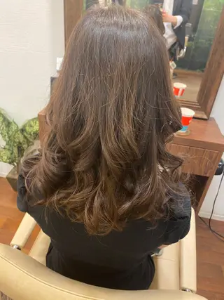 セミロング 美髪/髪質改善 レイヤー/透けカラーのヘアスタイル