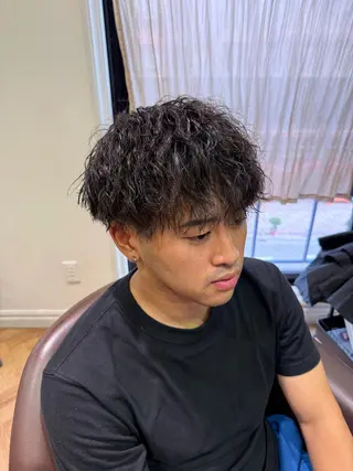 ショート パーマ メンズ 溝口 槙里也のヘアスタイル