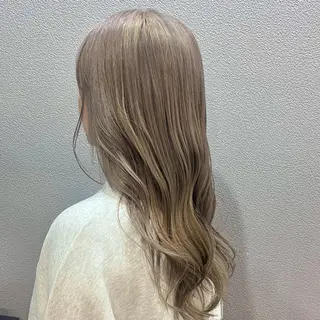 ロング カラー 伊藤 玲衣のヘアスタイル