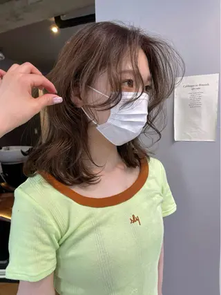 ミディアム カラー Yuna/ベージュ ダブルカラーのヘアスタイル