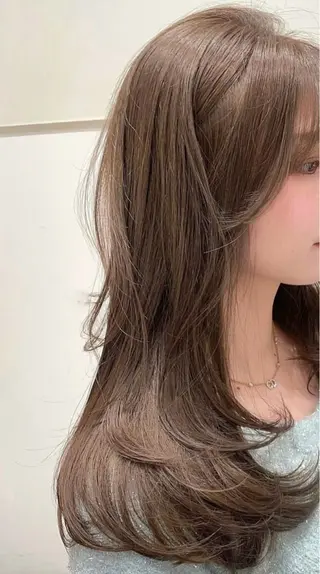 ロング Yui / ユイ 艶々カラー🩵´-のヘアスタイル