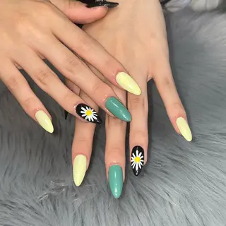 ネイル RICO NAIL所属・RICO Nail パーツつけ放題🌈のネイルデザイン
