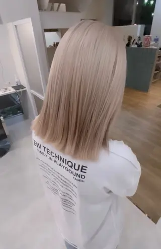 ショート カラー BEEST所属・ate 【暖色/ハイトーン】のヘアスタイル