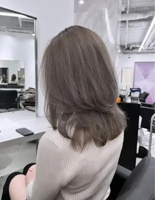 セミロング karin💋海外 バタフライカットのヘアスタイル