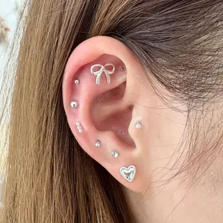 White/マツエク /まつパ/耳つぼのマツエク・マツパデザイン