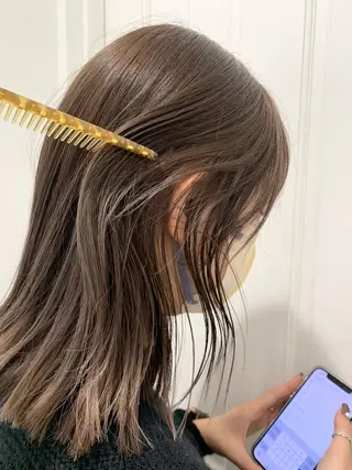 ミディアム カラー ぱつっとボブ/ 小野あかねのヘアスタイル