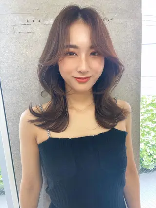 ミディアム カラー レイヤーカット、 大人可愛い　中村美羅のヘアスタイル