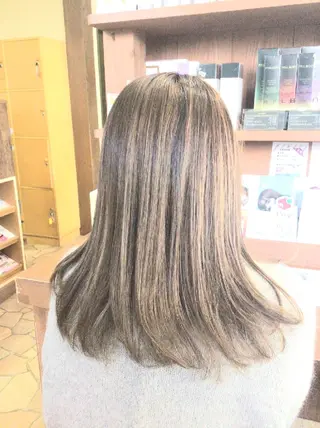 ロング 岡本 小百合のヘアスタイル