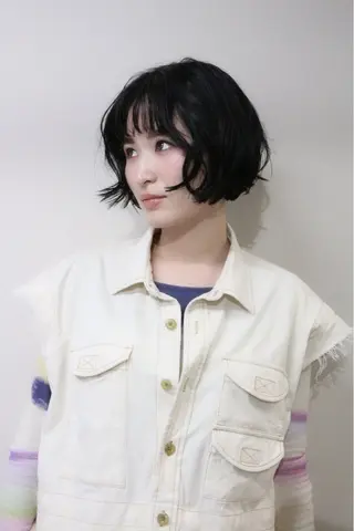 ショート カラー DOULAQ所属・AKO .のヘアスタイル