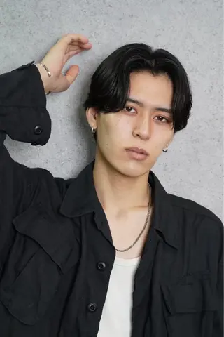 ミディアム パーマ メンズ メンズバレイヤージュ シャドウパーマのヘアスタイル