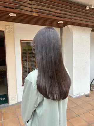 ロング カラー putri 川邉 優花のヘアスタイル