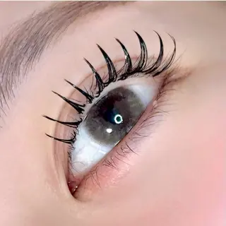 マツエク・マツパ MAUMU eyelash&eyebrow salon所属・𝙈𝙖𝙠𝙤 ꨄ 束感まつ毛 ꨄ北堀江のマツエク・マツパデザイン