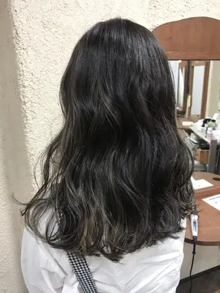 ロング カラー 磧本 祐里恵のヘアスタイル