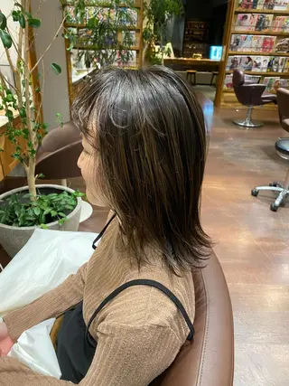 ミディアム カラー DEE okazakiのヘアスタイル