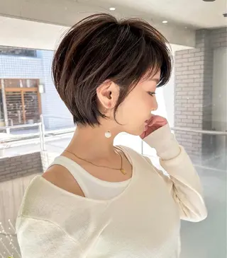 ショート グレージュ/レイヤー ふうか　渋谷のヘアスタイル