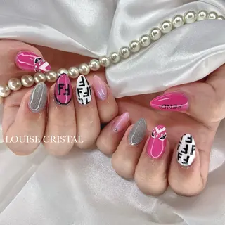 ネイル LOUISE CRYSTALのネイルデザイン