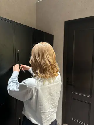 ミディアム カラー SALOWIN広島所属・ブリーチカラー/ ベージュ/SARAのヘアスタイル